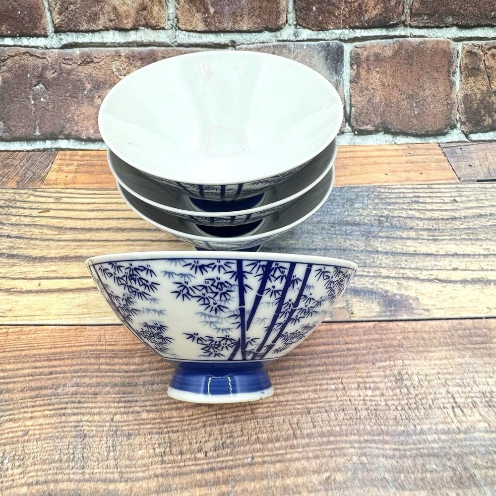 Set of 4 Vintage Japanese Rice Noodle Bowls Blue & White Porcelain Footed Bamboo